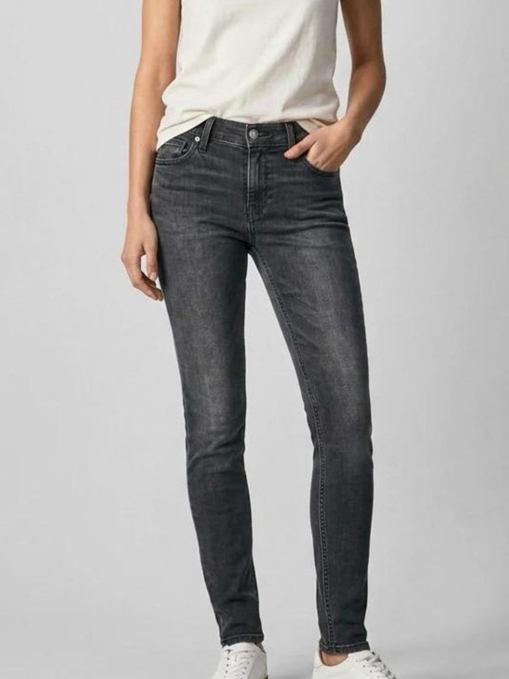 Levi’s 710 Super Skinny Jeans – W32 L30 | Sleek Sculpting Fit | Minimalist